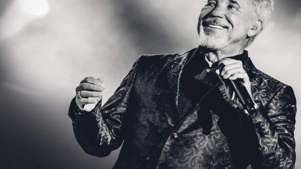 El cantante Tom Jones El cantante Tom Jones