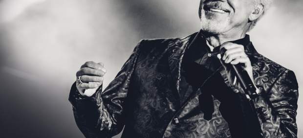 El cantante Tom Jones