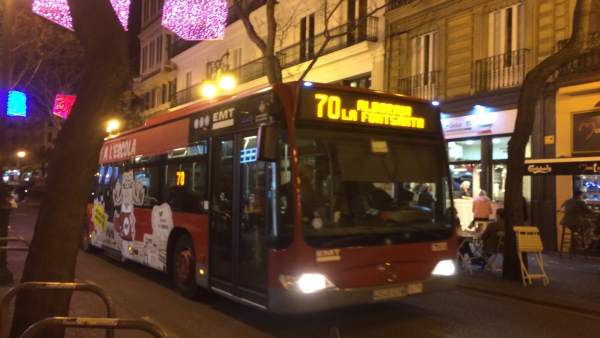 Puig demana "no prendre decisions unilaterals" respecte a la prohibició d'aparcar en el carril bus de nit a València Puig demana "no prendre decisions unilaterals" respecte a la prohibició d'aparcar en el carril bus de nit a València