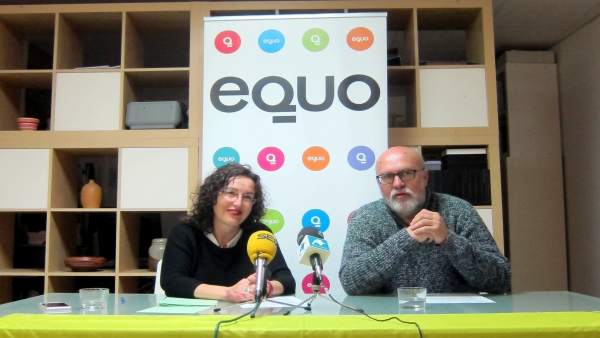Marta Santos y Manuel Serrano, miembros de EQUO. Marta Santos y Manuel Serrano, miembros de EQUO.