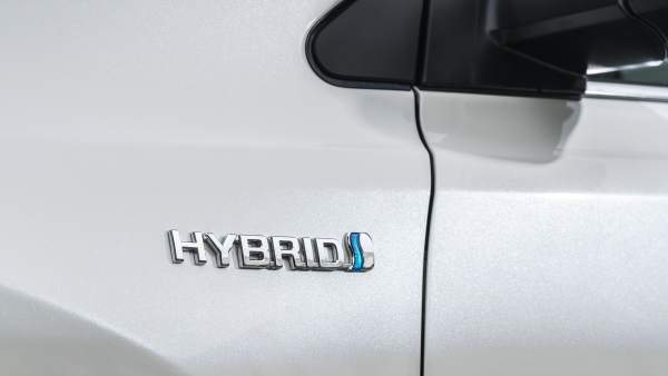 Vehículo híbrido de Toyota (RAV4) Vehículo híbrido de Toyota (RAV4)