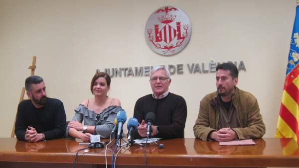 Joan Ribó junto a los portavoces de su equipo de gobierno Joan Ribó junto a los portavoces de su equipo de gobierno
