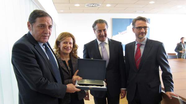 Entrega del Premio BIC a la Unidad de Hepatología del HURH de Valladolid Entrega del Premio BIC a la Unidad de Hepatología del HURH de Valladolid