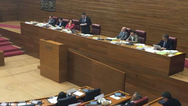 Les Corts rebutgen els pressupostos i convoquen als diputats valencians a una reunió el 25 d'abril Les Corts rebutgen els pressupostos i convoquen als diputats valencians a una reunió el 25 d'abril