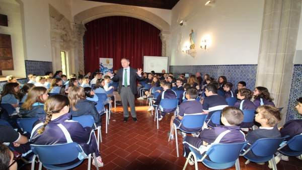 El 70% de les víctimes de 'ciberbullying' són xiques i un 35% dels adolescents han sigut assetjats en xarxes socials El 70% de les víctimes de 'ciberbullying' són xiques i un 35% dels adolescents han sigut assetjats en xarxes socials