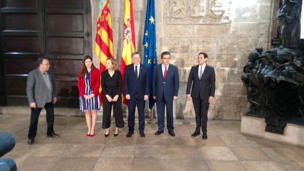 Amancio Ortega dóna 30 milions a la Comunitat Valenciana per a la compra d'equips oncològics d'última generació Amancio Ortega dóna 30 milions a la Comunitat Valenciana per a la compra d'equips oncològics d'última generació