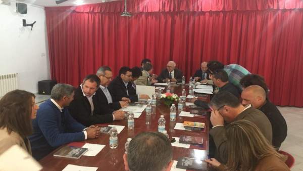 Reunión con alcaldes de la Sierra Norte de Sevilla. Reunión con alcaldes de la Sierra Norte de Sevilla.