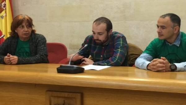 PAH presenta su ley de vivienda en el Parlamento de Cantabria PAH presenta su ley de vivienda en el Parlamento de Cantabria