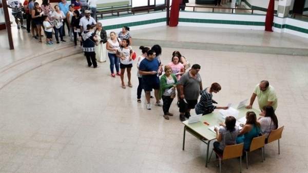 Almenys 181 centres de la Comunitat voten a favor d'implantar la jornada contínua Almenys 181 centres de la Comunitat voten a favor d'implantar la jornada contínua