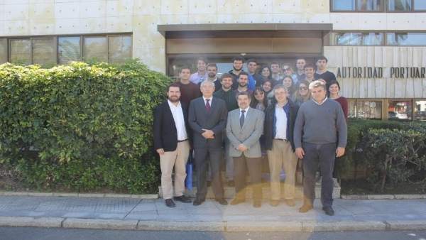 Estudiantes de Ingeniería de Caminos de Madrid visitan el puerto de Huelva. Estudiantes de Ingeniería de Caminos de Madrid visitan el puerto de Huelva.