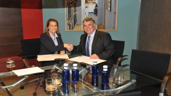 Ibercaja Banco y la Fundación ECOMAR firman un convenio de colaboración Ibercaja Banco y la Fundación ECOMAR firman un convenio de colaboración