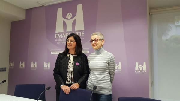 La directora de emakunde con la matemática Marta Macho, premio Igualdad 2016 La directora de emakunde con la matemática Marta Macho, premio Igualdad 2016