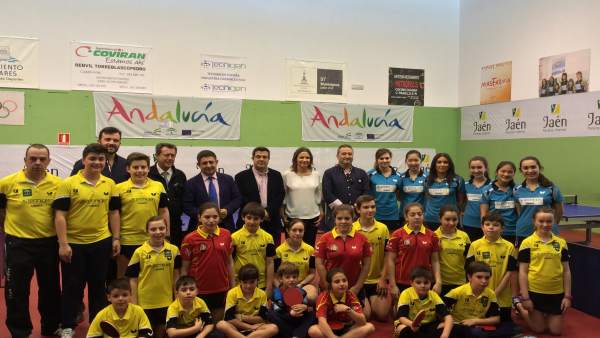 Visita al Real Club de Tenis de Mesa de Linares. Visita al Real Club de Tenis de Mesa de Linares.