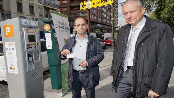 El concejal de Seguridad y Movilidad, Luis Vélez, y el gerente de Dornier El concejal de Seguridad y Movilidad, Luis Vélez, y el gerente de Dornier
