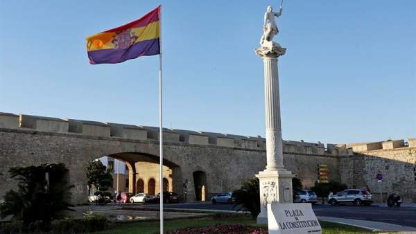 Bandera republicana en Cádiz Bandera republicana en Cádiz
