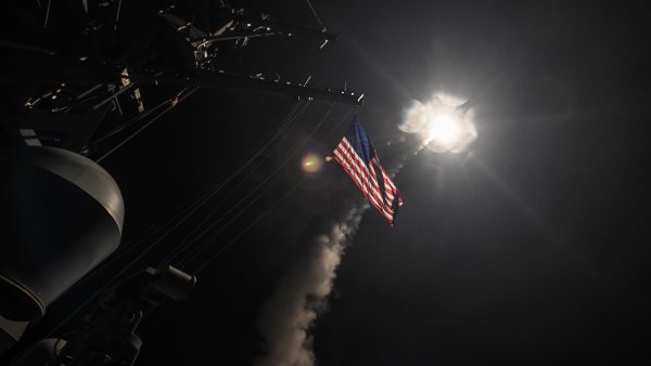 EE UU lanza misiles contra Siria EE UU lanza misiles contra Siria