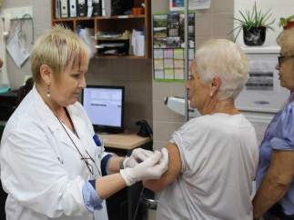 La Generalitat ha contratado más enfermeros, sanitarios y celadores
