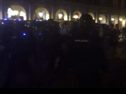 Carga policial, hinchas Leicester