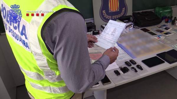 Detenida una banda que enviaba coches robados a Libia y Argelia Detenida una banda que enviaba coches robados a Libia y Argelia