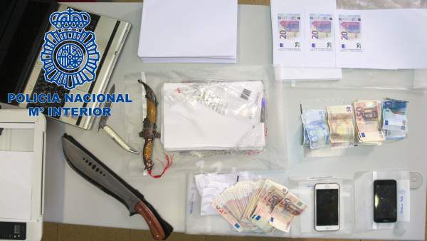Operación policial contra un grupo de falsificación de moneda en Oviedo. Operación policial contra un grupo de falsificación de moneda en Oviedo.
