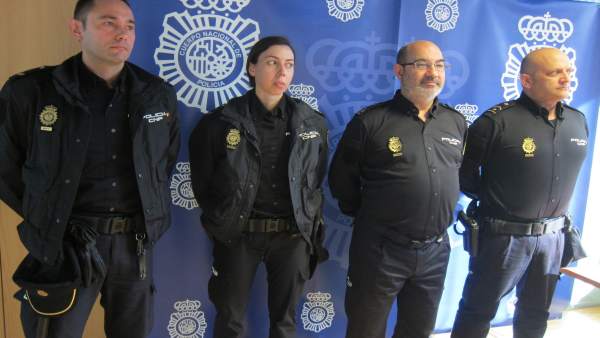 Policía Nacional de Galicia envía agentes a Oporto y Braga . Policía Nacional de Galicia envía agentes a Oporto y Braga .