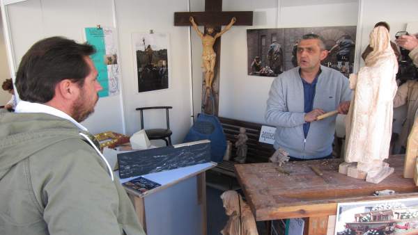 El alcalde de Valladolid observa el trabajo del presidente de Foacal El alcalde de Valladolid observa el trabajo del presidente de Foacal