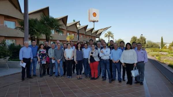 Miguel Moreno (c) tras una reunión con miembros del PP que apoyan su candidatura Miguel Moreno (c) tras una reunión con miembros del PP que apoyan su candidatura
