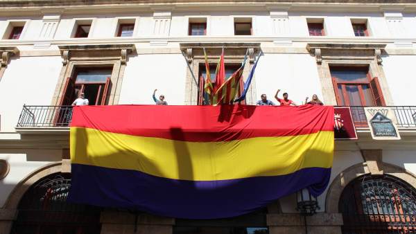 Bancera republicana en el Ayuntamiento de Sagunto Bancera republicana en el Ayuntamiento de Sagunto