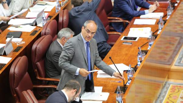 El consejero Rafael Van Griekencc El consejero Rafael Van Griekencc