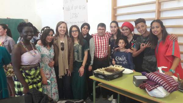 La delegada de Educación visita un colegio en Las Norias La delegada de Educación visita un colegio en Las Norias