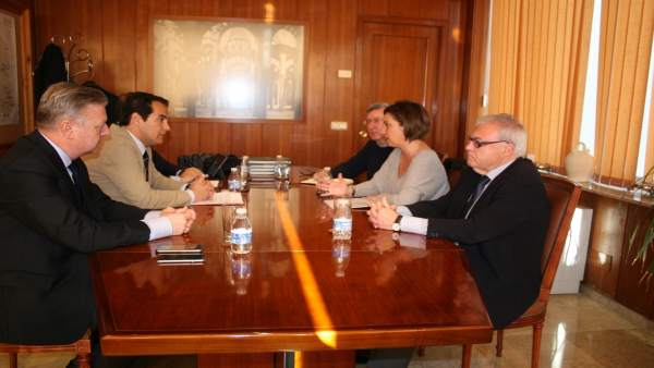 Reunión entre José Antonio Nieto e Isabel Ambrosio Reunión entre José Antonio Nieto e Isabel Ambrosio