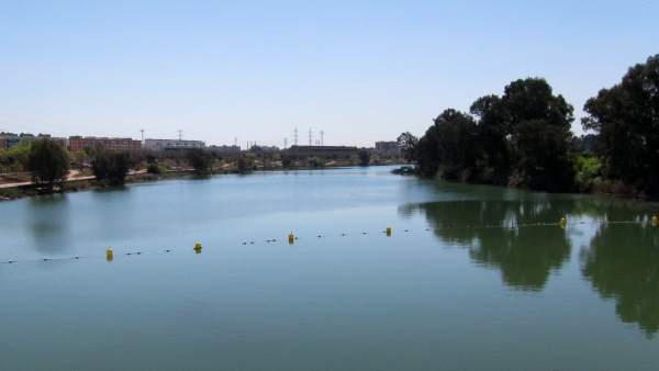 Río Guadalquivir a su paso por Sevilla Río Guadalquivir a su paso por Sevilla