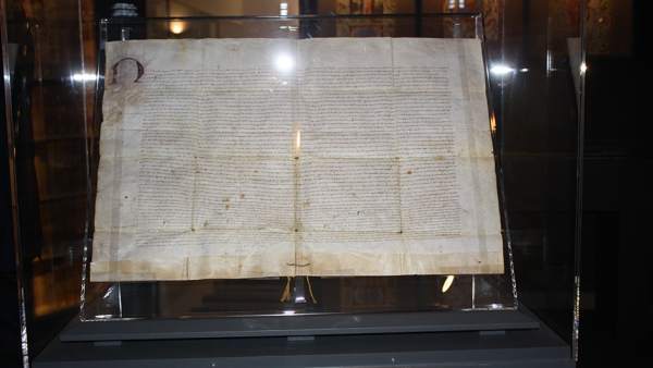 El Museu de la Seda exposa per primera vegada el document de creació del Gremi de Velluters El Museu de la Seda exposa per primera vegada el document de creació del Gremi de Velluters