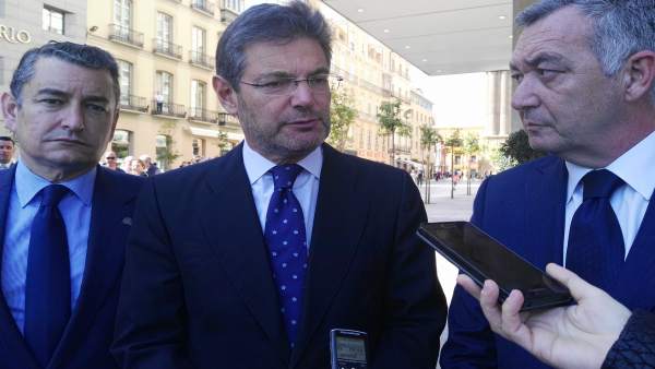 El ministro de Justicia, Rafael Catalá, con el hermano mayor de El Rico El ministro de Justicia, Rafael Catalá, con el hermano mayor de El Rico