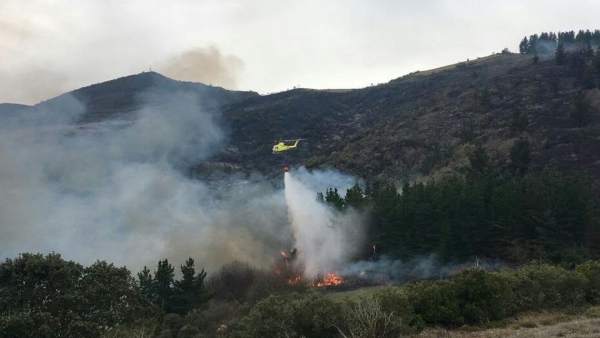 Helicóptero 112. Incendio, fuego, foco forestal. Extinción. Sofocar. Cantabria Helicóptero 112. Incendio, fuego, foco forestal. Extinción. Sofocar. Cantabria