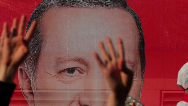 Cartel con el presidente turco, Recep Tayyip Erdogan