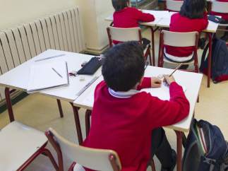 Niños asistiendo a clase
