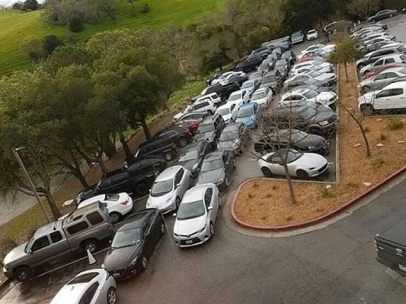 Parking de Tesla en California