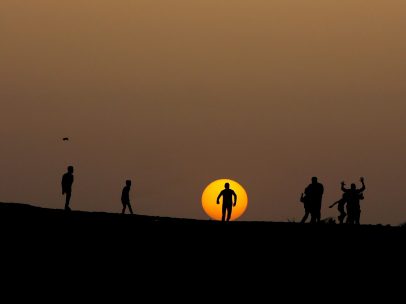 Juego al atardecer