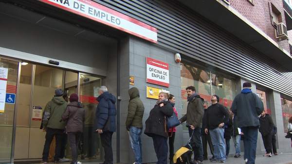 El paro baja en 48.559 personas en marzo El paro baja en 48.559 personas en marzo