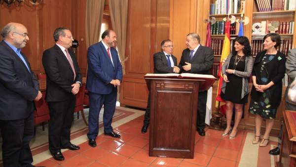 Mora toma posesion de diputado Mora toma posesion de diputado