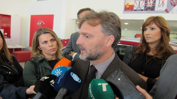 El consejero de Medio Ambiente, José Fiscal. El consejero de Medio Ambiente, José Fiscal.