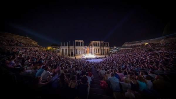 Teatro romano de Mérida lleno para ver 'La Asamblea de las Mujeres' Teatro romano de Mérida lleno para ver 'La Asamblea de las Mujeres'