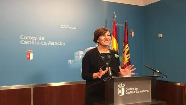 Fernández en rueda de prensa Fernández en rueda de prensa