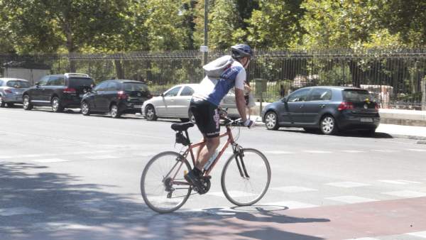 Un ciclista por la ciudadc Un ciclista por la ciudadc