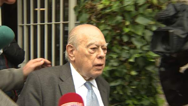 Jordi Pujol sale de su casa en Barcelona Jordi Pujol sale de su casa en Barcelona