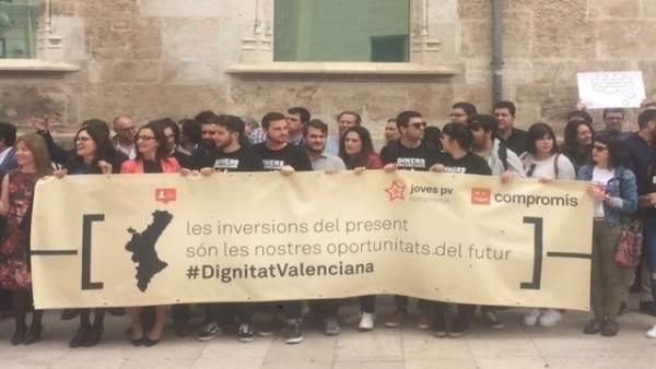 La vicepresidenta participó junto a Compromís en la protesta La vicepresidenta participó junto a Compromís en la protesta