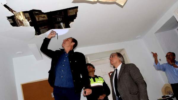 La inspección técnica llevada a cabo en las viviendas de la plaza del Arenal La inspección técnica llevada a cabo en las viviendas de la plaza del Arenal