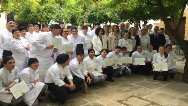 Entrega de certificados en la Escuela de La Laguna Entrega de certificados en la Escuela de La Laguna