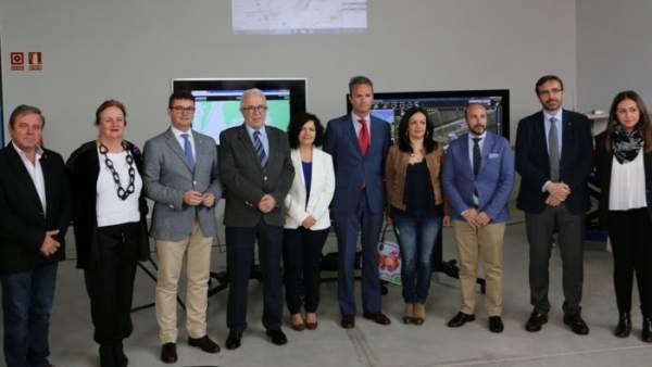 Autoridades asistentes a las pruebas con drones Autoridades asistentes a las pruebas con drones